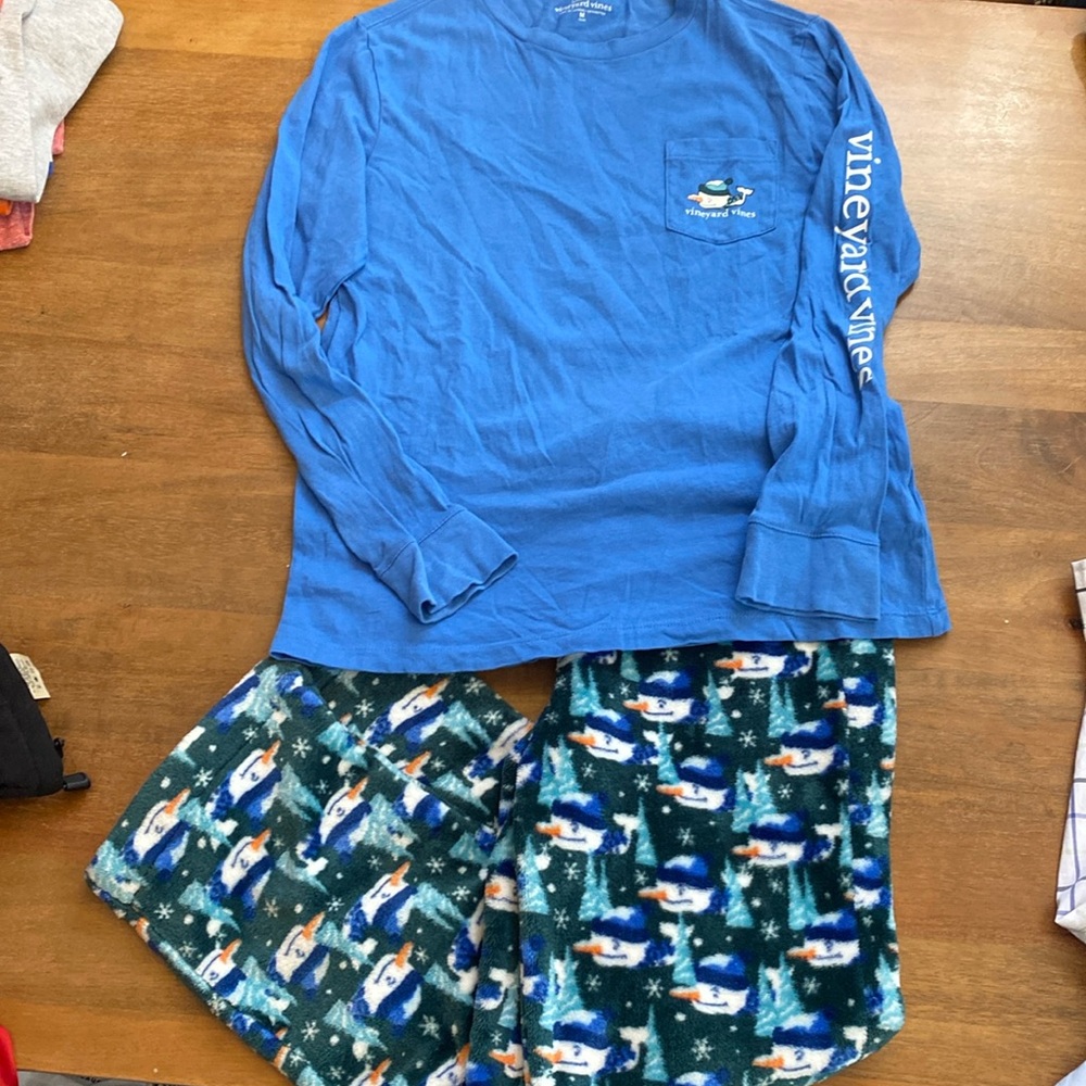 Vineyard Vines M 12/14 top and fleece pant